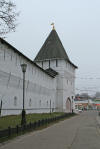 Стена с башнями Спасо-Преображенского монастыря в Ярославле